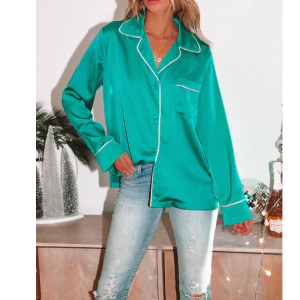 En Creme from Vici satin button up